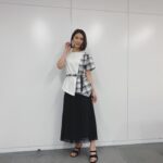 Sayaka Akimoto Instagram - マイナビBe a booster!の衣装です。 Bリーグチャンピオンシップ盛り上がってますねー！ 毎日、ドキドキしながら試合観てます☺️ 今年はどうなるかなぁ👸✨✨ 4/22 ランバン オン ブルー lanvin_en_blue_womens ピアス abiste