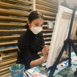 Sayaka Akimoto Instagram - 2021年もありがとうございました。 少しずつですが、前進出来ていれば上出来。 そんな事を思いながら、毎年ぼんやりと一年を振り返っています。 他人軸ではなく、自分軸で半歩でも前進出来たか。 目先のものだけではなく、今はまだ目に見えない未来への種蒔きも含めて。 来年も自分に素直に日々過ごしていきます。 家族と友達、私を大切にしてくれる方々を大切に。 尊重と感謝の気持ちを持って2022年も、色々な事に向き合っていけたらと思います。　 私の時間軸はすっかりコロナでズレまくり。 体感は、まだ11月頭位。 私の中の空白期間のずれは、いつかカチっと正確な時間に戻るのだろうか。 とりあえず、今年も急かされるように年末年始を迎えます。 良いお年を。 きっと良い年にしましょうね。 一緒に。