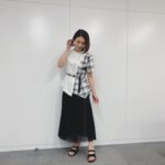 Sayaka Akimoto Instagram - マイナビBe a booster!の衣装です。 Bリーグチャンピオンシップ盛り上がってますねー！ 毎日、ドキドキしながら試合観てます☺️ 今年はどうなるかなぁ👸✨✨ 4/22 ランバン オン ブルー lanvin_en_blue_womens ピアス abiste