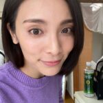 Sayaka Akimoto Instagram – 先日のスカッと撮影のオフショットです。スカッとのメイクは基本的に自分メイクです。妊婦さんの設定だったので薄めにメイクしたんだけど、顔の造形的に薄く見えなくて加減が大変でした😨
皆無い物ねだりよね…。
ヘアだけヘアメイクさんにお願いしたんですが、AKBの時にお世話になってた方で嬉しい再会。
やっぱり前下がりワンレンがしっくりくるなぁ。