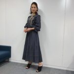 Sayaka Akimoto Instagram - 4/1 マイナビBe a booster! 衣装は ワンピース casa_fline ピアス velnica 靴 ZARA めちゃくちゃ可愛いワンピースありがとうございました🌸☺️ ノンスタイル井上さんはいつもポジティブ、スタジオの熱量が上がりました！ありがとうございました🙇‍♀️来週もゲスト出演して下さいます！お楽しみに。