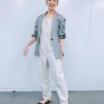 Sayaka Akimoto Instagram - 3/18 マイナビBe a booster!衣装は ジャケット、サロペット、カットソー tela9official ピアス abiste 靴 boss です。 ゆったりゆるーいけどちゃんとはしてる。 大人のいい塩梅スタイルってなかなかバランス難しいですよね😢 流石のスタイリング！ ヘアメイクも何も言わずとも洋服に合わせて作ってくれちゃいます👸 加藤さん、中畑さんいつもありがとうー☺️