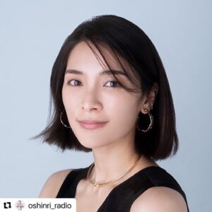 Sayaka Akimoto Instagram - 今夜から4月のマンスリーパートナーとして、一か月お邪魔しまーす📻✨
楽しく、わいわいお話ししてます。
是非聴いてください🙋‍♀️

#Repost @oshinri_radio with @use.repost
・・・
🍑

4月のマンスリーパートナーは
女優・タレントの #秋元才加 さん🌹💫

今夜もぷりっとポンポン！
ありのままの2人のトークをお楽しみに💃

#TBSラジオ #おしんり
#バービーとおしんり研究所 #AmazonMusic