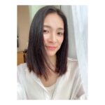 Sayaka Akimoto Instagram - 皆さーん、お元気ですか？ 毎日、暑かったり、寒くなったり…。 湿気も凄くて、なかなか気持ちも身体も優れなかったりするかもしれません。 私は、有難いことに色々チャレンジングな8月でした！ 目まぐるしく過ごしていたら、あっという間に9月目前😭 気力はあっても、身体が悲鳴を上げてきた笑 心も身体も柔軟に伸びやかに、意識して緩めなきゃですね。 今日は、お仕事前にお世話になっている鍼灸院に行ってきました。 院長先生とのお話は、タメになる事が沢山で、毎回話しすぎてしまいます✨ クランクアップした作品では、また新鮮な秋元を観て頂けそうな気がしてます🌞 皆さんに、少しでもゆっくりできる時間がありますように。 一緒に残暑を乗り越えましょうね✨