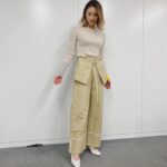 Sayaka Akimoto Instagram - マイナビBe a booster! 衣装です😊 ニット、パンツ nagonstans ピアス grossejapan 衣装も明るい色が増えて来ました🌸