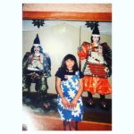 Sayaka Akimoto Instagram – 信州の皆様、本日は朝からありがとうございました。
長野放送局さんの新番組、「どどどど！」にて、巴御前のお話しや、信州での思い出についてお話し致しました。
実は、幼少期に親族が上松に住んでおり、よく来ていたんです。
両親が木曾義仲や巴御前ゆかりの場所に連れて行ってくれて、子供ながらに巴御前に憧れていました。
祖母も母も国は違えど「女だって強くなければいけない、いつだって自分の力で生きていける女になりなさい。」と子供の頃から言われ続けていました。
秋元家は祖父も父もフーテンの寅さんみたいな人で、女が常に仕切っていて、とにかく強かったので（笑）自然と巴御前に憧れていったのだと思います。
祖母も母もアクションが大好き。
強い女性が大好きでした。

そんな女性を精一杯演じられること、とても光栄に思っています。
木曾義仲役の青木崇高さん、今井兼平役の町田悠宇さんの胸を借りて闘い抜けた事を幸せに思います。
今週日曜は木曽勢が上洛となります！
是非勇姿を見届けて頂きたいです。

巴御前を演じながら、見えた世界や感じた感情をいつかゆっくりお話し出来たら嬉しいです。

#鎌倉殿の13人 
#どどどど
#信州