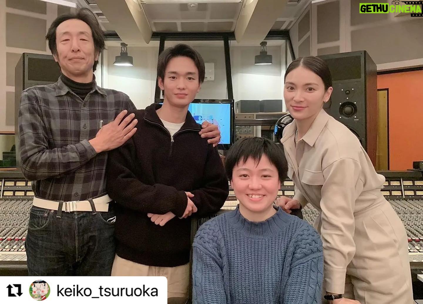 Sayaka Akimoto Instagram - 素敵なイヤードラマに参加させて頂きました。 『ぷくとも』 声だけでお芝居をする。 なんて難しくて楽しいのでしょう。 声だけで誰かの感情を揺さぶる、そんな事がいつか私にも出来たら素敵な事だなぁ、と思っています。 声だけのお仕事は、毎回新しい挑戦があって、とっても好きなジャンルでもあるので、また何か声のお仕事が出来れば嬉しいです。 セリフを練習していたら、思わず夫が、リアルに私が独り言を言ってるのかと勘違いするほどナチュラルな会話劇(笑) 素敵なキャスト、そして同年代の監督のもと、優し〜い世界観が出来上がったと思っています。 皆様是非聴いて下さいね👸 『ぷくとも』は音声サブスク、NUMAで聴くことができます。 https://numa.jp.net/mob/index.php?site=NM&ima=1456 私達3人のゆる〜い日常会話を是非盗み聞きしちゃって下さい。