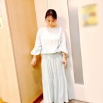 Sayaka Isoyama Instagram - 昨日放送 日本テレビ系『開演まで30秒！THEパニックGP』 たくさん笑いました！ 芸人さんカッコいい！すごい！尊敬です！！ 写真、、 （謝ってるけど納得いってない女みたいな顔） ブラウス、スカート @rougeviflacle_official コインネックレス @va_vendomeaoyama イヤリング @ete_official リング @joueteofficial サンダル @piche_abahouse_official