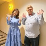 Sayaka Isoyama Instagram - 先日出演させていただいた TBSテレビ『サンデージャポン』 今回もたくさんモノマネしたな笑 シャイニーニット　@pasand_by_nequittezpas スカート @emmelrefines イヤリング.リング　@phoebe_official フラットシューズ　@dianashoespress 松っちゃんとのお仕事♪ こちらでは、松っちゃんがたくさんモノマネを笑 ワンピース @adelly.tokyo