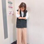 Sayaka Isoyama Instagram - 明日 7:30〜 日本テレビ系『シューイチ！』さんでは、 ハイカロリーなグルメロケしてきました！！ バトルの行方をお楽しみに！！ その後22:30〜 日本テレビ『金のツカミ』 めちゃくちゃ笑っぱなしの時間でした！！ 新しいキャラクターが見られます！ 芸人さん達は本当に素晴らしいです！！ シューイチ シャツ、スカート　@dresslaveofficial 金のツカミ ツイードトップス　@marmors_official ロゴT @micaanddeal_official パンツ　@jusglitty_official