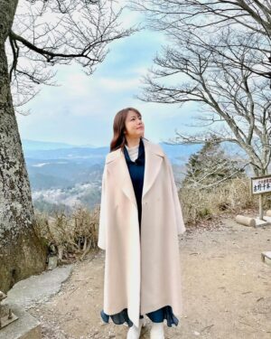 Sayaka Isoyama Instagram - 先日
NHK『あさイチ』さんに出演させていただきました！
今回は奈良県にもロケに行かせていただき、
素敵なお菓子や場所に触れる事ができました。
奈良県は好きで、ひとり旅でも行きます。
また行く日を楽しみにお仕事頑張ろう！！

スタジオ
靴 @modaclea

奈良ロケ
コート　@strawberry_fields_official
スカート　@noela_official