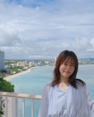 Sayaka Isoyama Instagram - 写真集のロケ地はグアム。
宿泊先は『ロッテホテルグアム』さん。
オーシャンフロントビューで素敵なホテルでした！！
インフィニティプールも見てるだけでも最高！
家族で楽しめます。
ラウンジで美味しいお酒と軽食も♪

部屋にいるだけでも癒される空間。
スタッフの皆さんも親切でした。
写真集の中にもホテルのお部屋での写真があります(^^)

#Lottehotel_guam