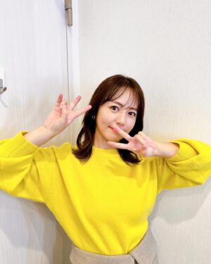 Sayaka Isoyama Instagram - 1月30日(火)23:15〜
テレビ朝日系『ロンドンハーツ』に出演させていただきす！
【たまにはホメてよGP】というただただホメていただける、
嬉しいような、こそばゆいような企画です♪

ニット、スカート　@mystrada_official