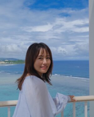 Sayaka Isoyama Instagram - 写真集のロケ地はグアム。
宿泊先は『ロッテホテルグアム』さん。
オーシャンフロントビューで素敵なホテルでした！！
インフィニティプールも見てるだけでも最高！
家族で楽しめます。
ラウンジで美味しいお酒と軽食も♪

部屋にいるだけでも癒される空間。
スタッフの皆さんも親切でした。
写真集の中にもホテルのお部屋での写真があります(^^)

#Lottehotel_guam