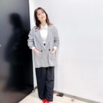 Sayaka Isoyama Instagram - 本日OA 『櫻井・有吉THE夜会』 大谷選手のレアグッズを見られて興奮しました！ ブラウス @noela_official オールインワン @cepica_official