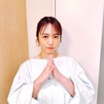 Sayaka Isoyama Instagram - 昨日放送 日本テレビ系『開演まで30秒！THEパニックGP』 たくさん笑いました！ 芸人さんカッコいい！すごい！尊敬です！！ 写真、、 （謝ってるけど納得いってない女みたいな顔） ブラウス、スカート @rougeviflacle_official コインネックレス @va_vendomeaoyama イヤリング @ete_official リング @joueteofficial サンダル @piche_abahouse_official