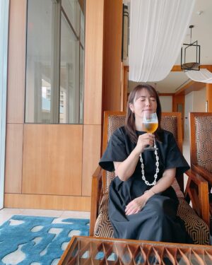 Sayaka Isoyama Instagram - 写真集のロケ地はグアム。
宿泊先は『ロッテホテルグアム』さん。
オーシャンフロントビューで素敵なホテルでした！！
インフィニティプールも見てるだけでも最高！
家族で楽しめます。
ラウンジで美味しいお酒と軽食も♪

部屋にいるだけでも癒される空間。
スタッフの皆さんも親切でした。
写真集の中にもホテルのお部屋での写真があります(^^)

#Lottehotel_guam