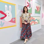 Sayaka Isoyama Instagram - 『ウラマヨ！』 いつも面白い情報、グルメなどで 収録が楽しいです！！ 壁が可愛いよね。 花柄ワンピース　@adelly.tokyo ストライプシャツ　@dresslaveofficial チュールスカート　@jusglitty_official