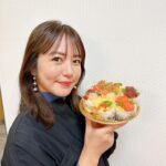 Sayaka Isoyama Instagram - 明日OA 日本テレビ系『踊る!さんま御殿!!』 弱メンタル側として、出演してきました！！ 汗かいた！！！ お誕生日前だったので、 お寿司ケーキをいただきました！！ めちゃくちゃ美味しかった〜 おかわりしたい笑 シャツ @marmors_official シアートップス @titeinthestore_official スカート @micaanddeal_official