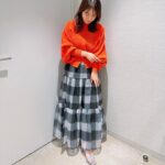 Sayaka Isoyama Instagram - ただいま放送中 テレビ東京系 『有吉の世界同時中継 〜今、そっちってどうなってますか?〜』 めちゃくちゃ美味しいグルメばかりですよー！！ お腹空いちゃう！笑 ニット　@titeinthestore_official チェックスカート @obli_official イヤリング、ブレス、リング　@cocoshnik_official