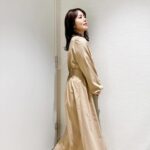 Sayaka Isoyama Instagram - 先日放送されました テレビ東京系『有吉の世界同時中継』 毎回、ここで食事済まそうと急いで試食してます。笑 ワンピース @intimite_onemile イヤリング、リング @phoebe_official シューズ @dianashoespress