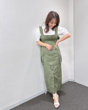 Sayaka Isoyama Instagram - けっこう前の放送でした、、、
テレビ朝日系「好きな麺チェーン店ランキング」
一位予想が的中したり
美味しい麺料理をたくさん食べられて幸せな収録でした！

カーゴワンピース  @vis_jp
パフTシャツ  @chonofabrics
イヤリング、リング
@cocoshnik_official
シューズ
@dianashoespress