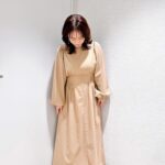 Sayaka Isoyama Instagram - 先日放送されました テレビ東京系『有吉の世界同時中継』 毎回、ここで食事済まそうと急いで試食してます。笑 ワンピース @intimite_onemile イヤリング、リング @phoebe_official シューズ @dianashoespress