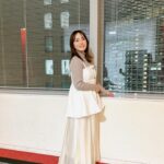 Sayaka Isoyama Instagram - 明日はこちらに出演します！！ ▼19時〜関西テレビ『ちゃちゃ入れマンデー』 ▼21時〜日本テレビ系『ザ！世界仰天ニュース』 ▼23:59〜日本テレビ系「午前0時の森」 1枚目〜 (仰天ニュース) ニットセットアップ、ブラウス @newans.official @ow_pressroom イヤリング、リング @refaire.tokyo イヤカフ、リング @warmth.tokyo シューズ @dianashoespress 3枚目〜 (ちゃちゃ入れマンデー) ベスト @verseau_jp シャツ @sirin_jp 5枚目〜 (午前0時の森) ビスチェ、ニット @mystrada_official スカート @jusglitty_official
