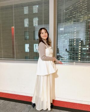 Sayaka Isoyama Instagram - 明日はこちらに出演します！！

▼19時〜関西テレビ『ちゃちゃ入れマンデー』
▼21時〜日本テレビ系『ザ！世界仰天ニュース』
▼23:59〜日本テレビ系「午前0時の森」

1枚目〜
(仰天ニュース)
ニットセットアップ、ブラウス @newans.official
@ow_pressroom
イヤリング、リング @refaire.tokyo
イヤカフ、リング @warmth.tokyo
シューズ @dianashoespress

3枚目〜
(ちゃちゃ入れマンデー)
ベスト @verseau_jp
シャツ @sirin_jp

5枚目〜
(午前0時の森)
ビスチェ、ニット @mystrada_official
スカート @jusglitty_official