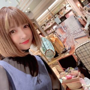 Sayaka Kanda Instagram - インスタライブありがとうございました！
canoneポップアップショップは新宿ルミネ2のMaison de FLEURにて10日、今週末までの開催です^ ^
ご無理なく、お立ち寄りくださいね。
#canone
#イリスの図書室ワンピース