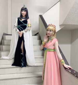 Sayaka Kanda Instagram - テーコてんていと！
キャロルとしての先輩でもあり、今回は相反する運命のアイシス役でもありますね。
キャロルとしての在りかたを、読み合わせから沢山沢山肯定してくれました。

テーコアイシス、怖かっこいいとはこの事で、
「…見られたか。」の所でハケた後、後ろを走りながら鳥肌を立てつつ「こっわ…！」と呟いてます笑

テーコてんていと歌うのがとても好きです。
これからも色々な事を教わりたいし、人の良いところを沢山見つけてくれる太陽みたいな大好きな先輩でいてね。
#王家の紋章
#新妻聖子
#アイシス
#キャロル