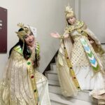 Sayaka Kanda Instagram – お待たせいたしました!✨
たくさんリクエストいただいていた海宝メンフィスとのお写真です。
「ビンタポーズは絶対やろう!」という決意のもと笑、ソーシャルディスタンスを守ってお写真を撮ってまいりました。
包容感があって、勇猛なメンフィス。でもバックステージでは優しくて面白い海宝くんの事がみんな大好きだと思います。
わたしは東京公演では海宝メンフィスが続きます。
1公演1公演ありがたく演らせていただきたいなと思っています!
宜しくお願い致します。
#王家の紋章
#海宝直人
#メンフィス
#キャロル