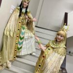 Sayaka Kanda Instagram – お待たせいたしました!✨
たくさんリクエストいただいていた海宝メンフィスとのお写真です。
「ビンタポーズは絶対やろう!」という決意のもと笑、ソーシャルディスタンスを守ってお写真を撮ってまいりました。
包容感があって、勇猛なメンフィス。でもバックステージでは優しくて面白い海宝くんの事がみんな大好きだと思います。
わたしは東京公演では海宝メンフィスが続きます。
1公演1公演ありがたく演らせていただきたいなと思っています!
宜しくお願い致します。
#王家の紋章
#海宝直人
#メンフィス
#キャロル