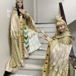 Sayaka Kanda Instagram – お待たせいたしました！✨
たくさんリクエストいただいていた海宝メンフィスとのお写真です。
「ビンタポーズは絶対やろう！」という決意のもと笑、ソーシャルディスタンスを守ってお写真を撮ってまいりました。
包容感があって、勇猛なメンフィス。でもバックステージでは優しくて面白い海宝くんの事がみんな大好きだと思います。

わたしは東京公演では海宝メンフィスが続きます。
1公演1公演ありがたく演らせていただきたいなと思っています！
宜しくお願い致します。
#王家の紋章
#海宝直人
#メンフィス
#キャロル