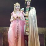Sayaka Kanda Instagram – ミュージカル「王家の紋章」。
本日わたくし神田沙也加、
帝国劇場での公演はひと足先に千穐楽を迎えました！

わたしにとってキャロルはとても不思議な感覚の役です。

今もなお続く素晴らしい原作のなか、キャロルというロールモデルがはっきりと居ることが本当に大きいと思いますが、

役作りで悩むことが本当に全くなく、お稽古場から多くの企みや幸せな試行錯誤をしながら、迷いなく演じることが出来る役でした。
毎公演キャロルになるのが、いたずらっ子のように楽しみでした。
そしてそれを受け止めてくださったすべてのキャストの皆様、スタッフの皆様、プロデューサーの皆様、原作のクリエイター陣の皆様にも感謝します。

ゲネプロの後、このお写真を見た時に本当に嬉しかった。
すっかり王家の紋章ファンになっていたからです。

博多もこんな新鮮な気持ちのまま臨めますように。

そんな素敵な記事を掲載してくださったステージナタリーさん、お写真お借りします。
ひとまず、本当にどうもありがとうございました。
#王家の紋章
#メンフィス
#キャロル