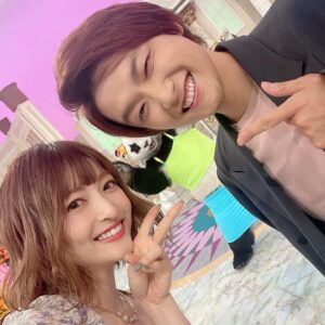 Sayaka Kanda Instagram - 「行列のできる法律相談所」ご覧いただきどうもありがとうございました。
井上芳雄さんとガキ使オープニング以来でした。
エーユナでパチリ。
奥には星星も！⭐️

いただいたハット、ちゃんとかぶって帰りました🎂
#井上芳雄
#星星
#kentbreadhut
#SAO