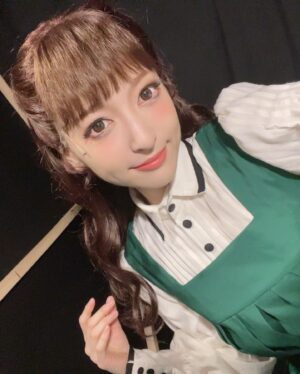 Sayaka Kanda Instagram - いちばん好きなお衣装のイライザ！
今年も袖を通せて嬉しいです^ ^
#マイフェアレディ
#イライザ
#撮影の時だけマスク外してます