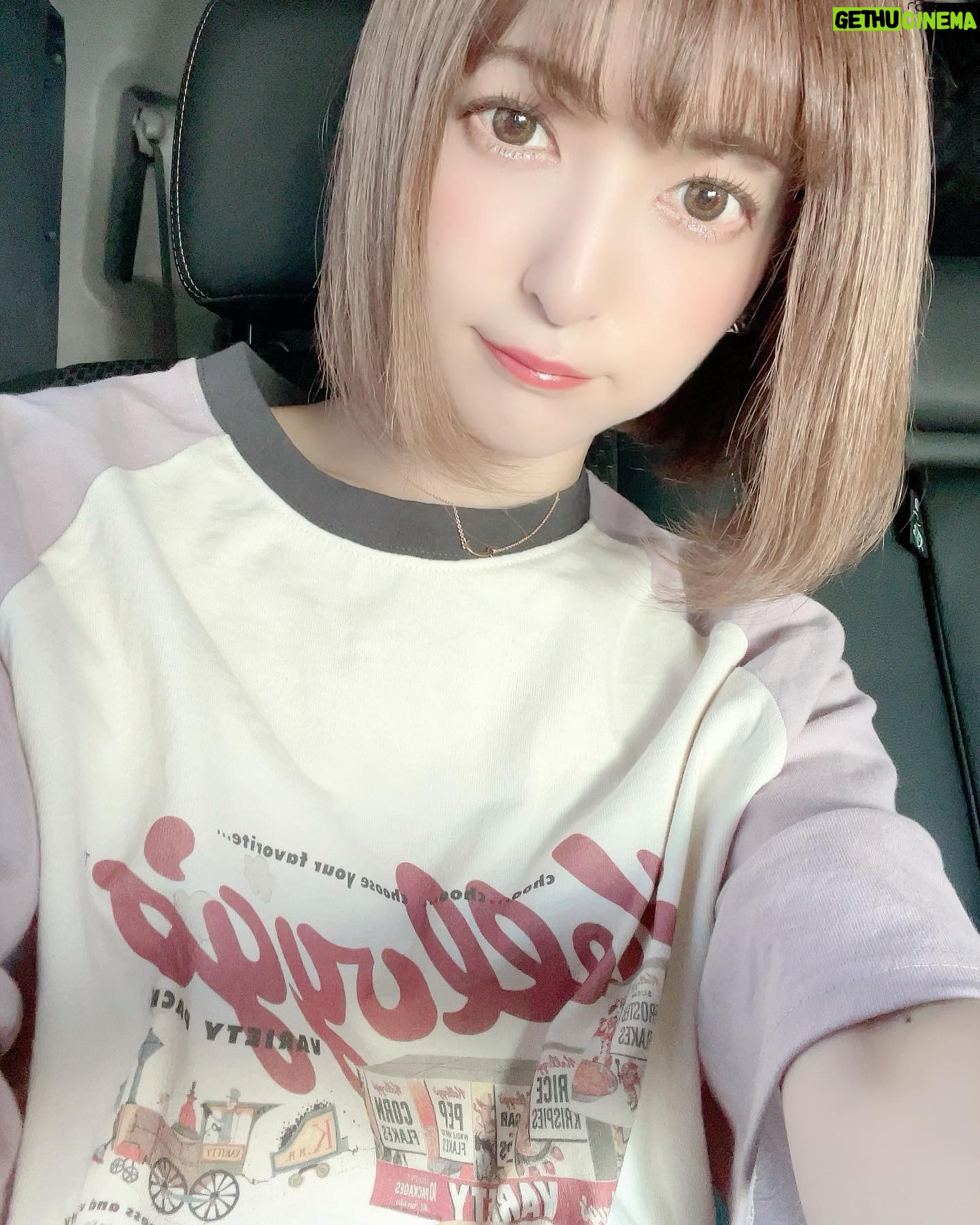 Sayaka Kanda Instagram - さとちゃんとお揃いのケロッグTシャツなのですよ。 お迎えに来てくれたさとちゃんが着てたので、ペアルックにするためわたしも着替えました。笑