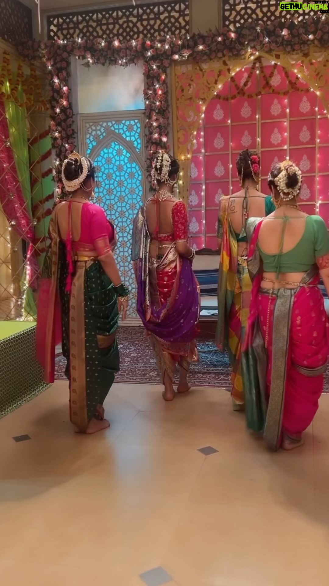 Sayali Salunkhe - 13.6K Likes - Our New Malhotra Bride ( Navrai Majhi) #vandana now coming to the Malhotra house in #baateinkuchankaheesi 
Onscreen #pammibua will make her nuts but offscreen we are 1 big happy family #thuthuthu 🧿🧿🧿 These girls beings sports because this is my favourite track ❤️ and if you go back a bunch of episodes you will see @sayli_s_salunkhe  killing the moves on this song in the show !! She’s one of the most graceful dancers I have ever seen 🤩 with my #reelpartner  and wonderful #dancer and #friend @ankitasharmaofficial7 and another amazing actress / dancer @abhidnya.u.b #behindthescene #bts #trendreels #trending #marathiinspirations #marathimulgi #celebrities #actorslife🎬