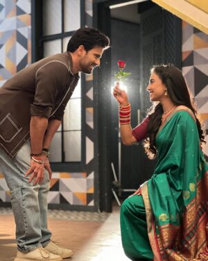 Sayali Salunkhe Instagram - Happy rose day 
#kuvan 
#baateinkuchankaheesi