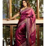 Sayantani Guhathakurta Instagram - 💜... Swipe left ◀️ Mk up and hair - @rupsmagicbrush Location - @thebhawanipurhouse Styling - @stylebybhabashis Photographer - @sayantan_dutta_photography shoot for @shunyaaonline with @aajkaal.in