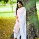 Sayantani Guhathakurta Instagram - একটু স্বস্তির ছায়া ... Photographer - @anjandhauriphotography Mk up n hair - @sumitdas1095 Outfit - @marchlabel.in