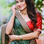 Sayantani Guhathakurta Instagram - ❤️... #reels #reelvideo #friendshipgoals #reelsinstagram #reellove #reeitfeelit #reelkarofeelkaro #reelkorbofeelkorbo #boireeltime #trending Mk up - @brushofpritam Designer - @avishekknaiya_official Hair - @sujitdas466 Jewelry - @anki_bunki_aditi Reel - @pr_sudeep
