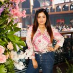 Sayantani Guhathakurta Instagram – “Garden of life ” …..
@shalini.srivastava1976 birthday bash 😍..
Swipe left ◀️

Click – @sanjib_sadhukhan 

#birthdayparty #friendshipgoals  #galsgang #latepost #recentthrowback #lastsunday