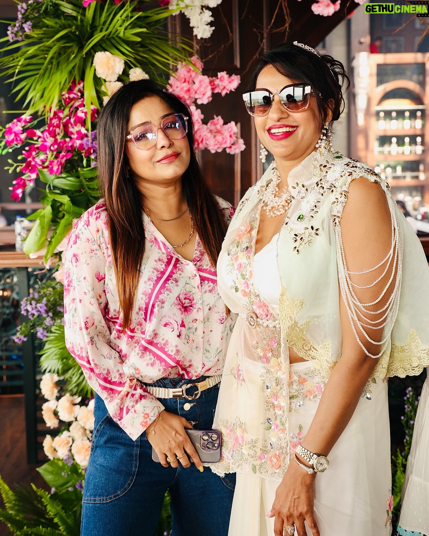 Sayantani Guhathakurta Instagram - "Garden of life " ..... @shalini.srivastava1976 birthday bash 😍.. Swipe left ◀️ Click - @sanjib_sadhukhan #birthdayparty #friendshipgoals #galsgang #latepost #recentthrowback #lastsunday