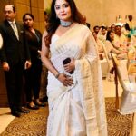 Sayantani Guhathakurta Instagram - Pure as the driven snow in my white saree🤍 Swipe left ◀️ Jewellery - @style_addict_jewellery Courtesy - @t2telegraph Thanks @henaamad and @imranzaki05 💕 #latepost #lastsaturday #sareelove #summer #summerfashion #ifterparty