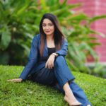 Sayantani Guhathakurta Instagram - একলা আকাশ 💙 Photographer - @saan_insta_ii Outfit - @_aarjujain