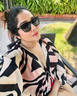 Sayantani Guhathakurta Instagram - I was not ready .. let's rewind the weekend ..😎⛱️
Swipe left ◀️

Outfit - @lalingerie_india