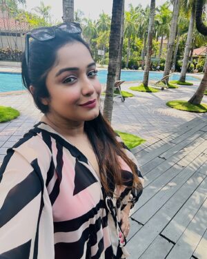 Sayantani Guhathakurta Instagram - I was not ready .. let's rewind the weekend ..😎⛱️
Swipe left ◀️

Outfit - @lalingerie_india