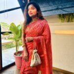 Sayantani Guhathakurta Instagram - নববর্ষের সাজগোজ , খানপিনা আর আড্ডা 🥰 Swipe left ◀️ #bengalinewyear #sareelove #bengalitraditionalfood